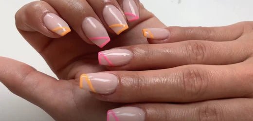 Polygel med c-curve och nail art - Nailster Sweden