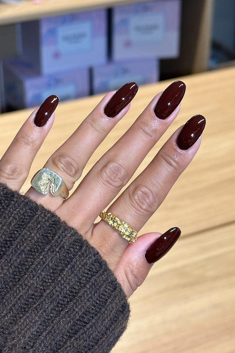 Black Cherry Bite · 511 – Gel Polish från Nailster, bild 3