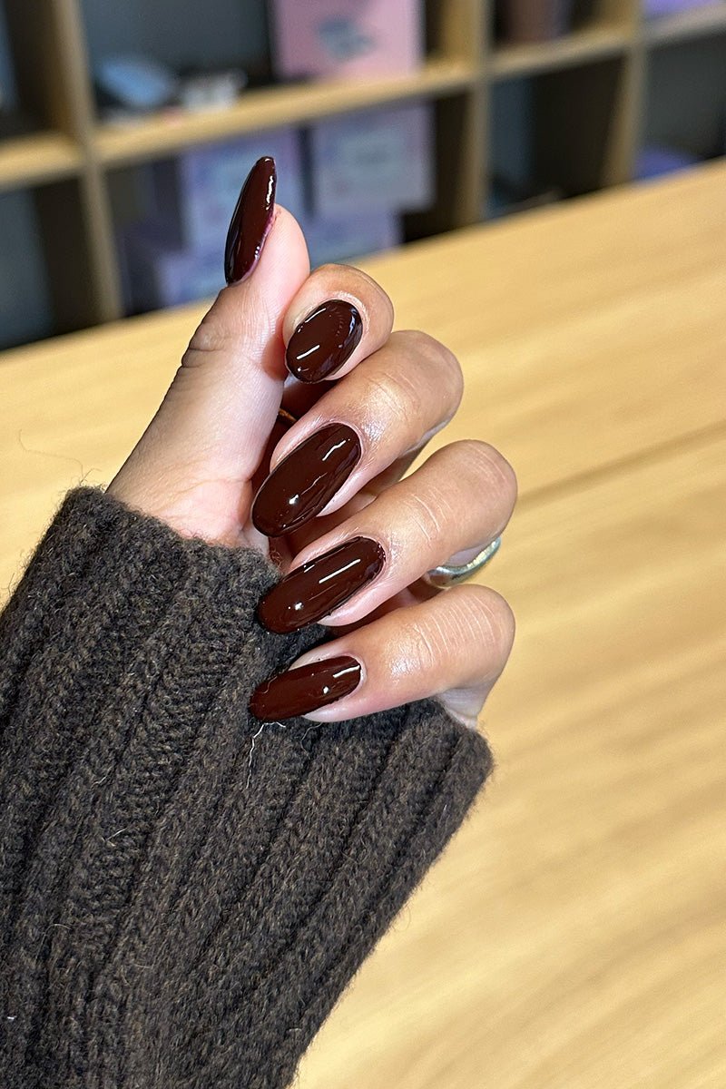 Black Cherry Bite · 511 – Gel Polish från Nailster, bild 5