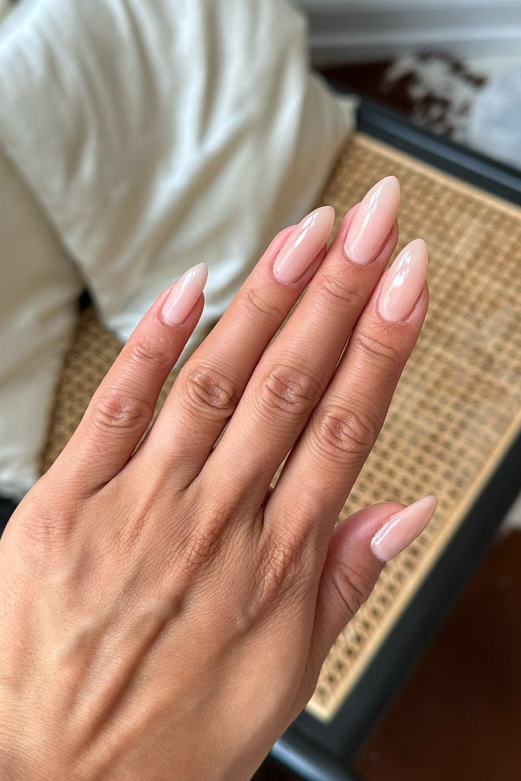 Cashmere Kiss · 475 – Liquid Builder Gel från Nailster, bild 3