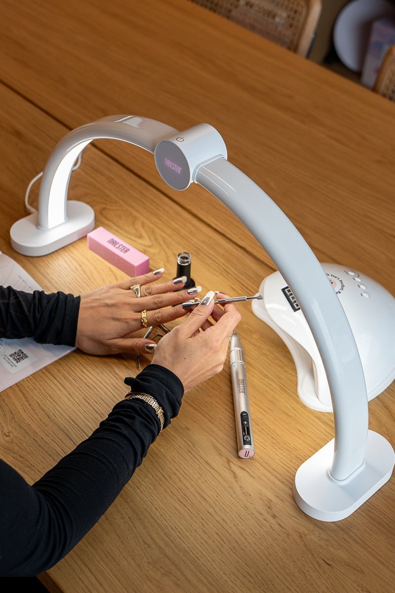 Curve LED Bordslampa