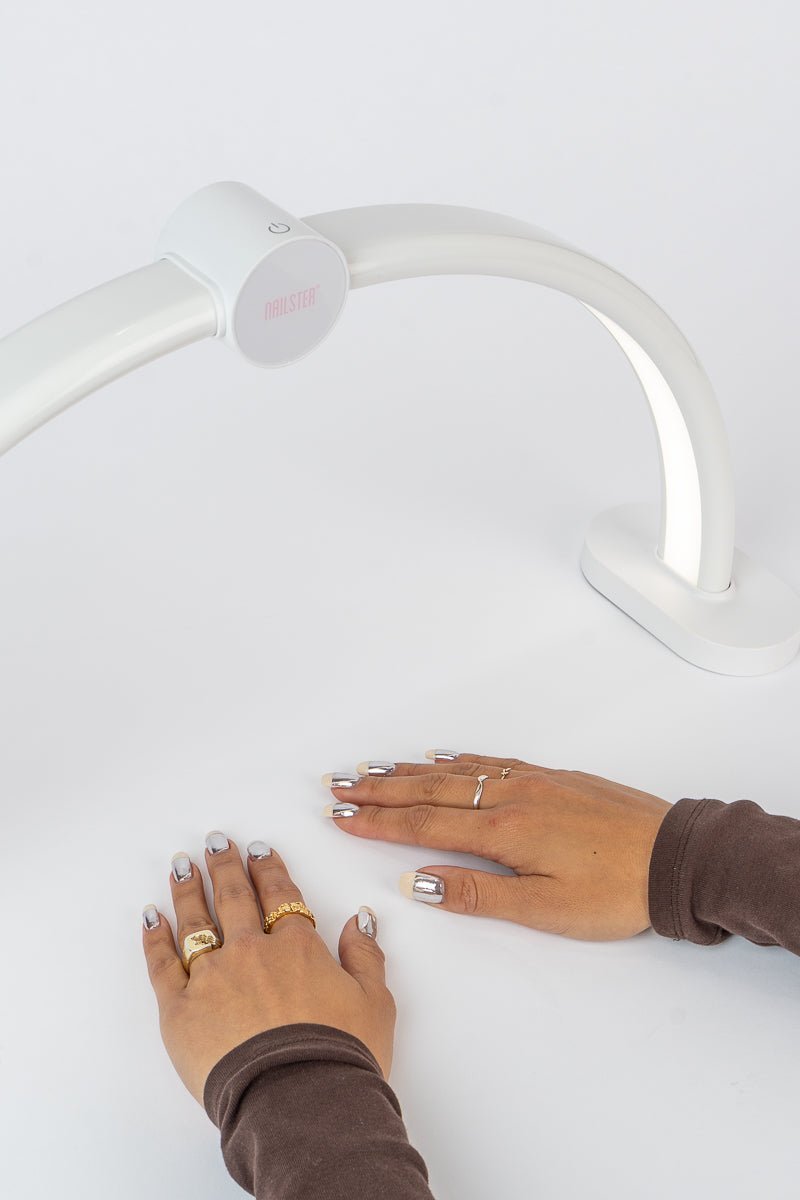 Curve LED Bordslampa