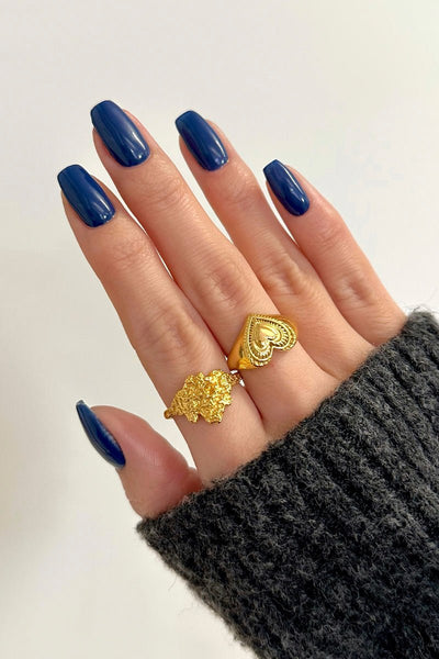 Luxury Night  · 204 - Hand