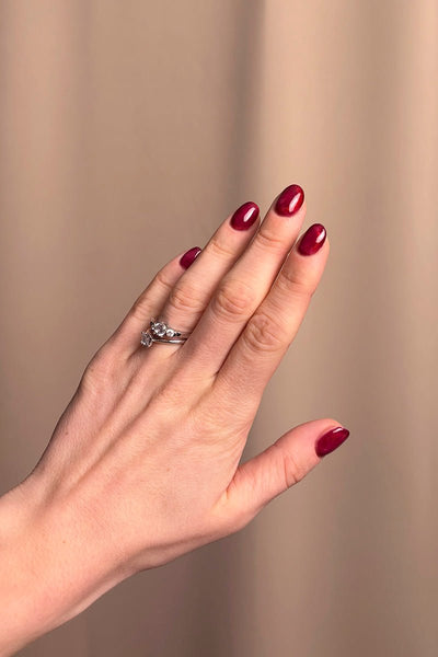 Red Flare Cat Eye  · 472 - Hand